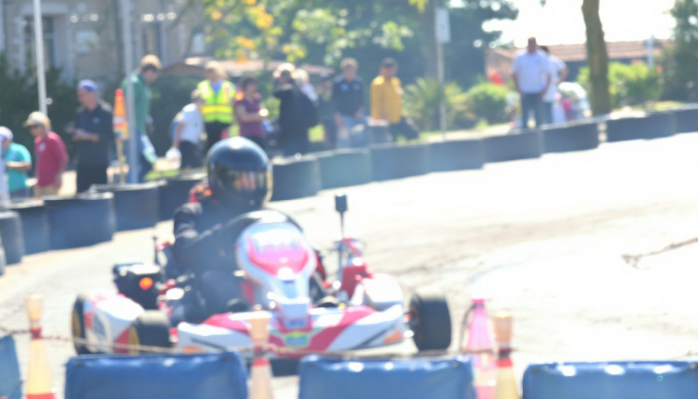 Comment organiser un événement de karting écoresponsable et sécurisé?